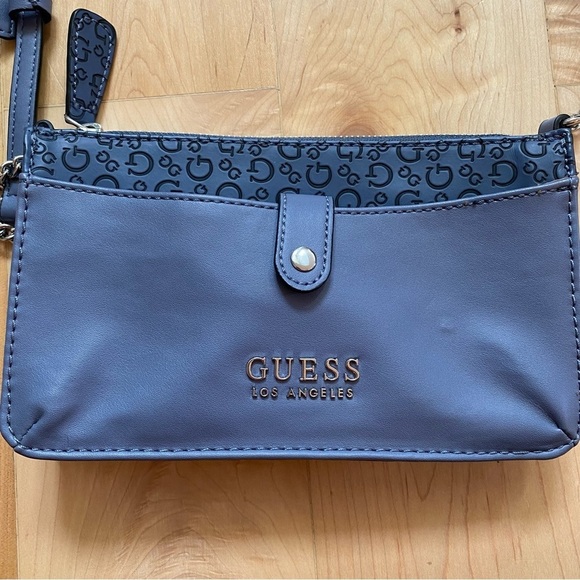 Guess Ladies Jaslynn Crossbody Top Zip - Picture 4 of 11
